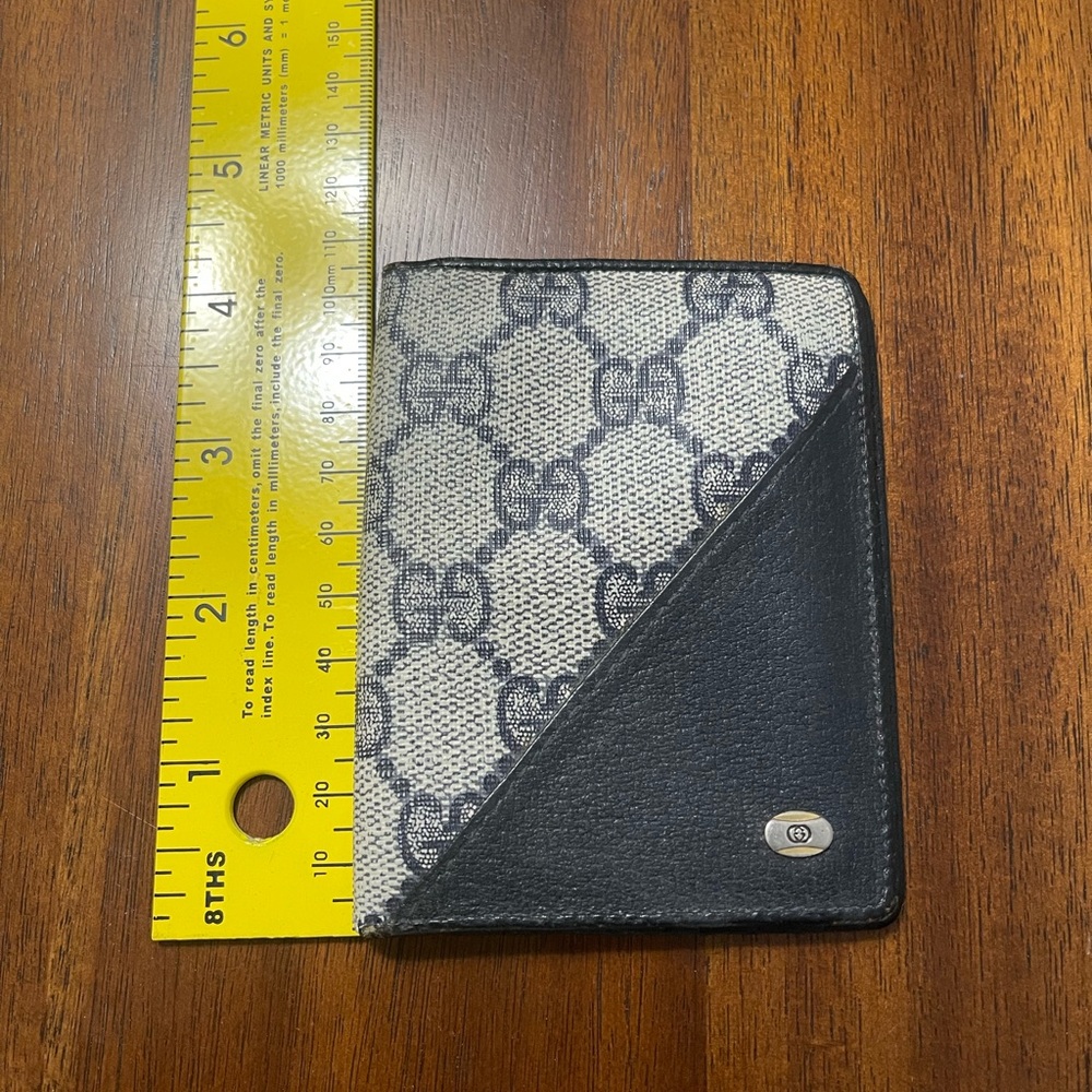 Excellent Vintage Authentic Gucci Card wallet.